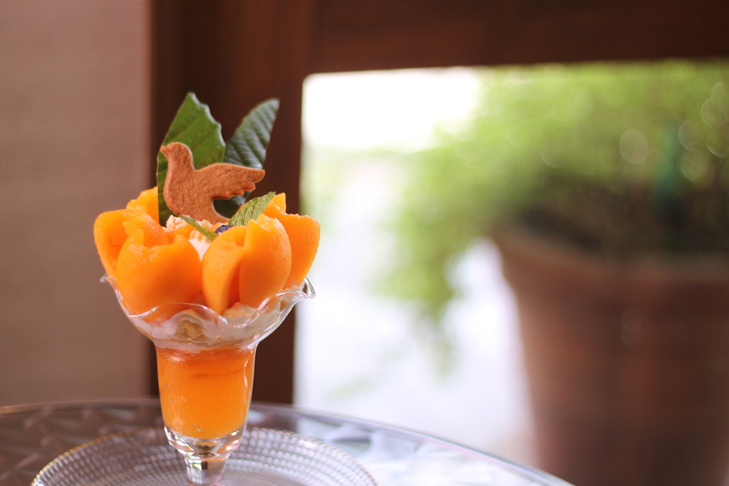びわパフェ1800円(初夏限定)