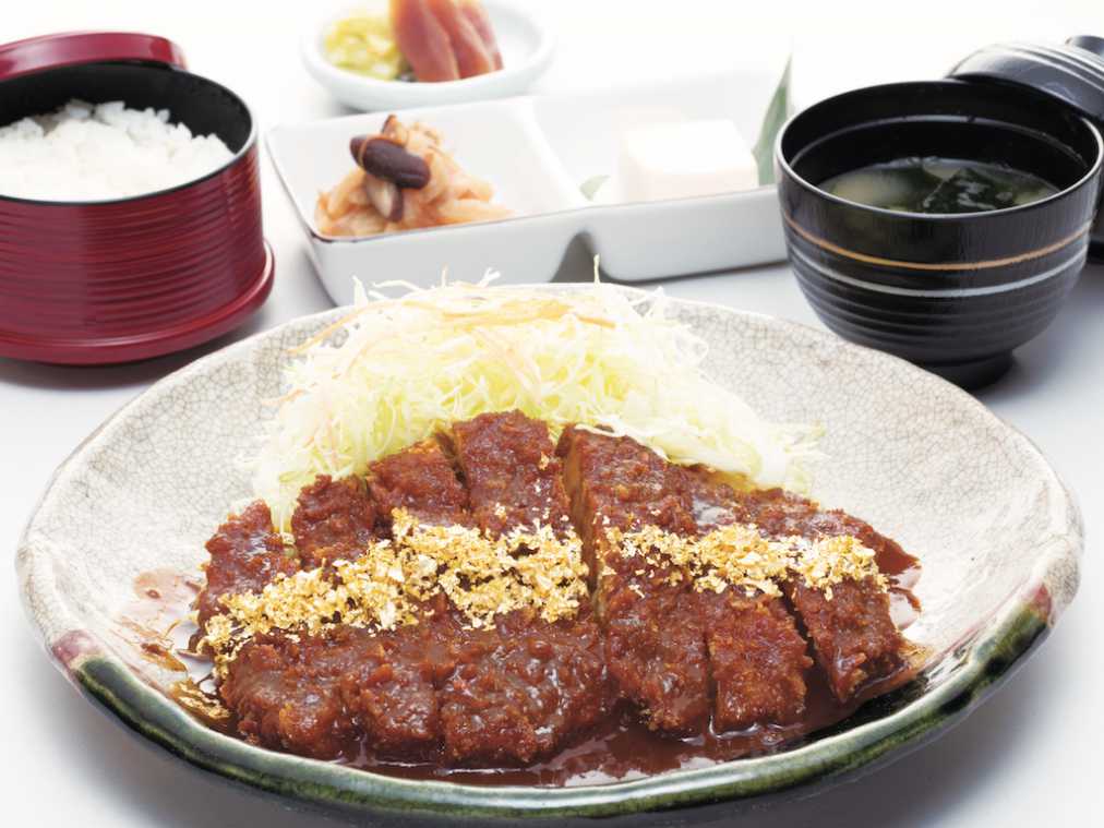 黄金みそかつ御膳3024円(ご飯、みそ汁、豆腐、守口漬、煮物付き)