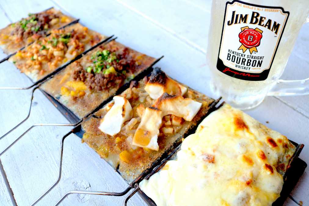 ちょぼ焼き5種盛り 600円(天かす、すじ、そぼろ、餅、明太チーズ)