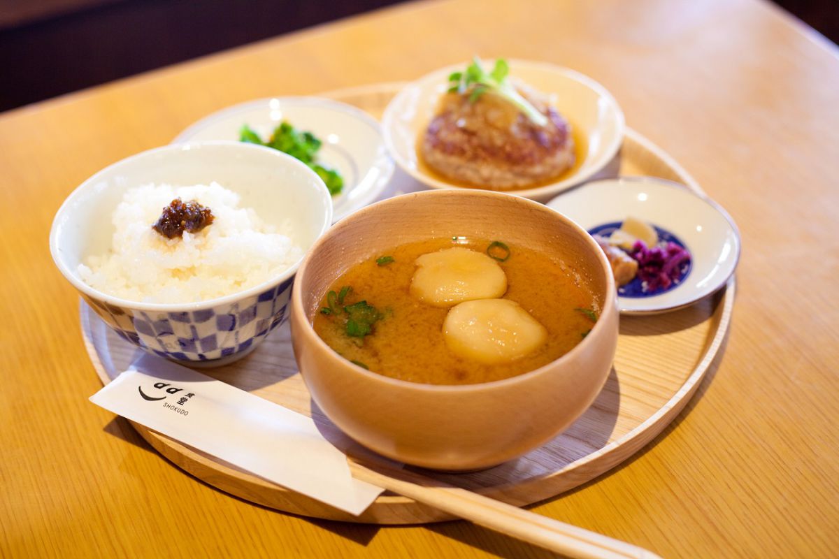 京都定食1400円、京都定食+ドリンク&デザート1900円