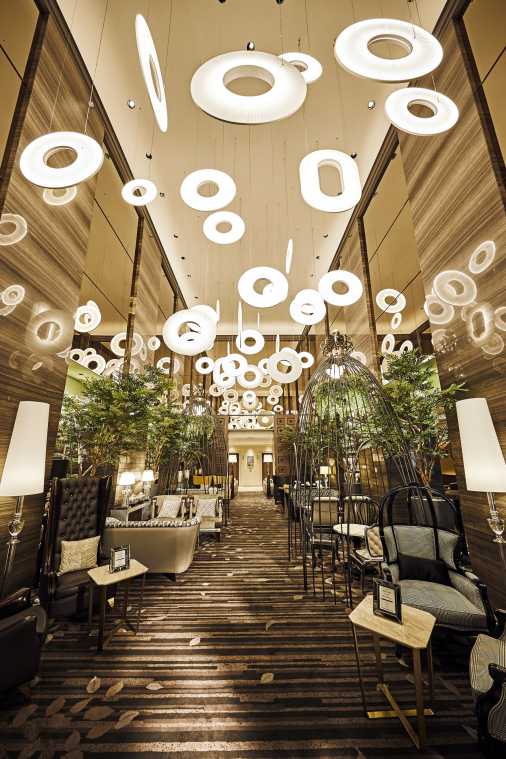 表参道のホテルライクなカフェ 女子学研究家 山田茜の女子会ガイド2 るるぶ More