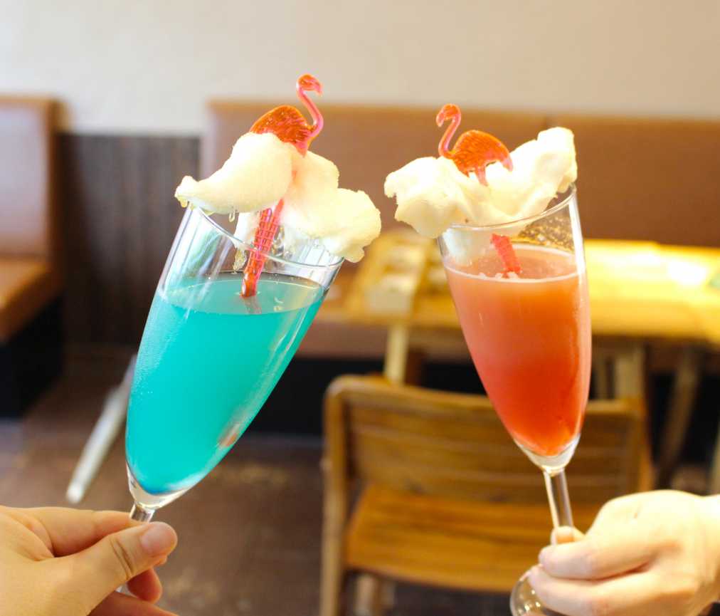(左)ふわふわブルーラグーン、(右)ふわふわグァバ 各777円