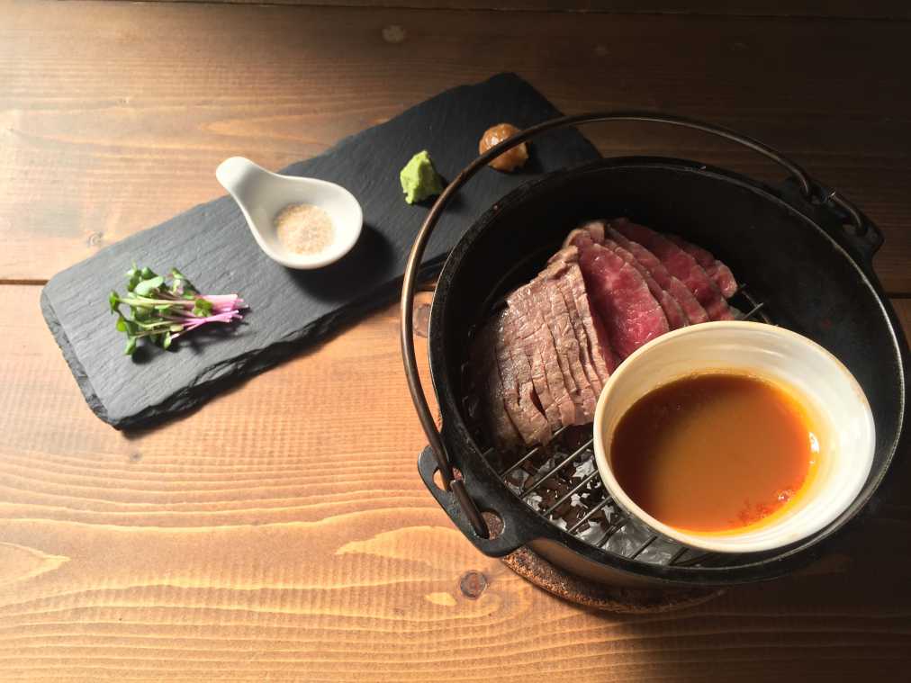 黒毛和牛モモ肉の瞬間燻製150g 2100円