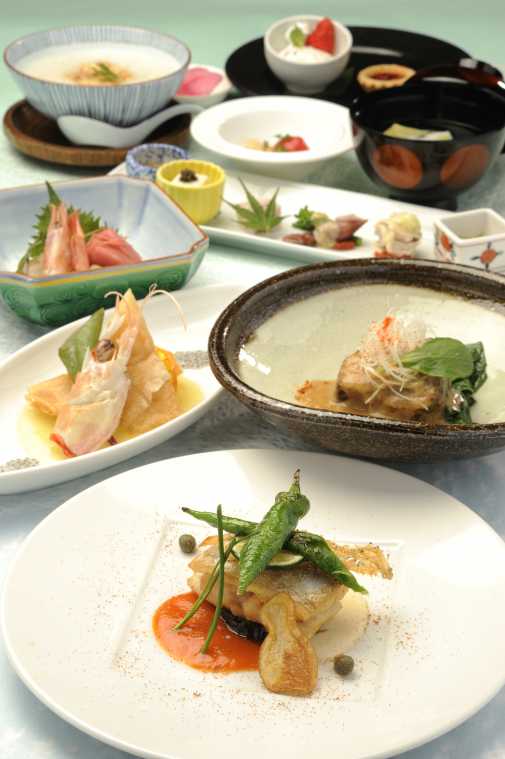 ※写真はイメージです。料理はコースによって異なります。