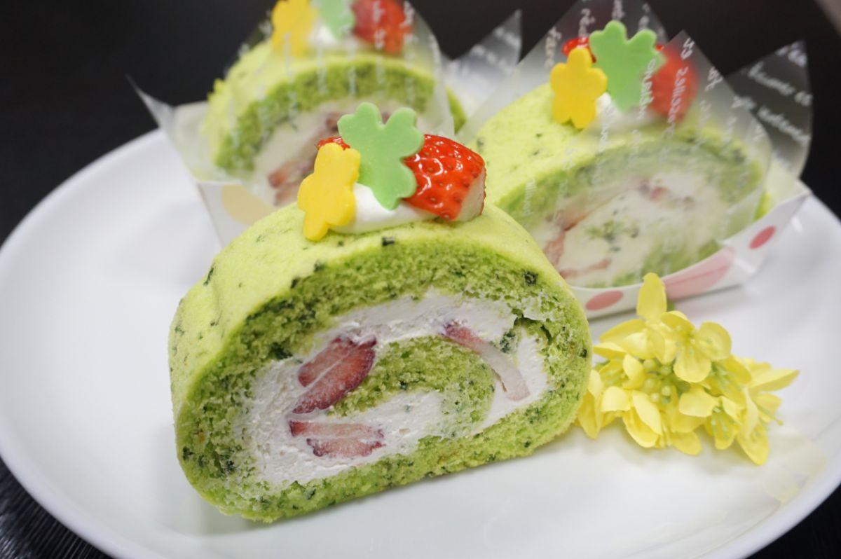 菜の花いちごロール 432円