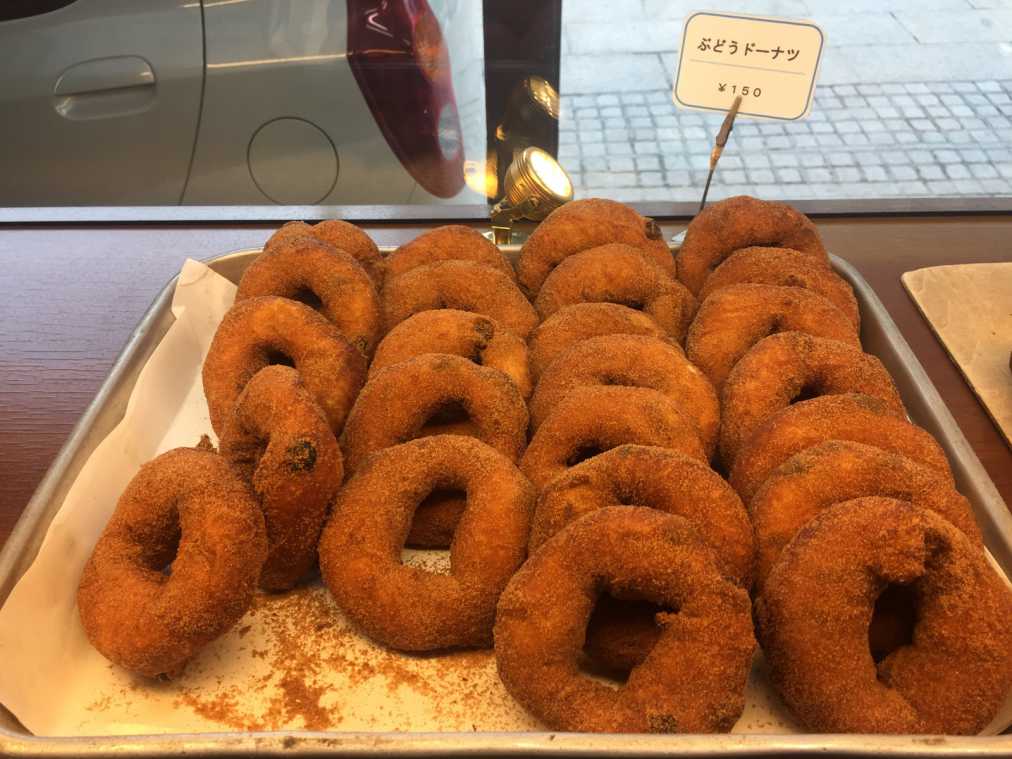 ぶどうドーナツ 1個150円