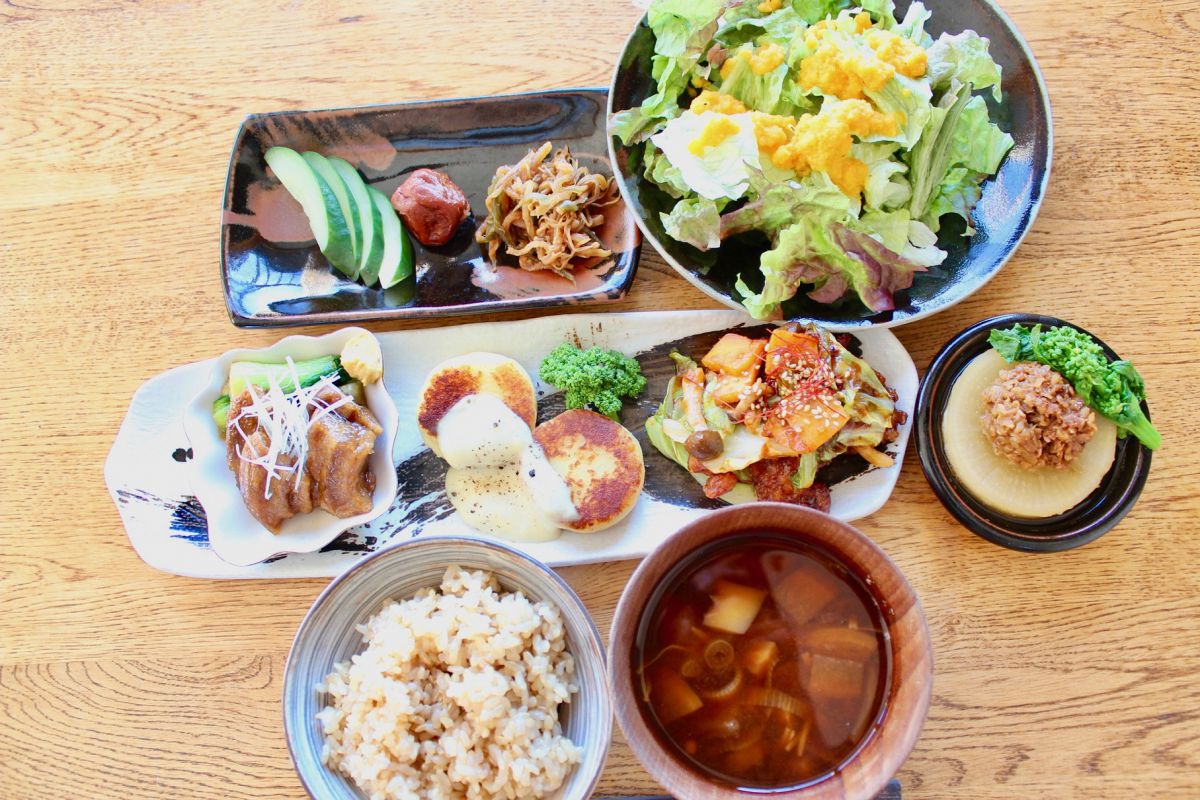 基本ごはんセット+セミオーダーデリ4品(1650円)