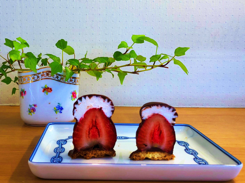 イチゴシャンデ 大230円、小200円