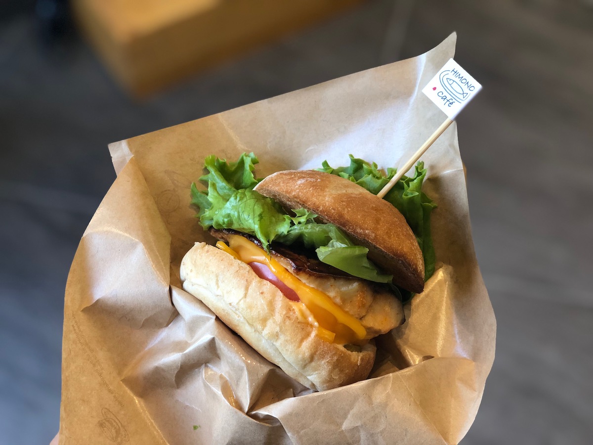 ひものカフェのおしゃれな鯖バーガーは ギョギョギョなおいしさです るるぶ More