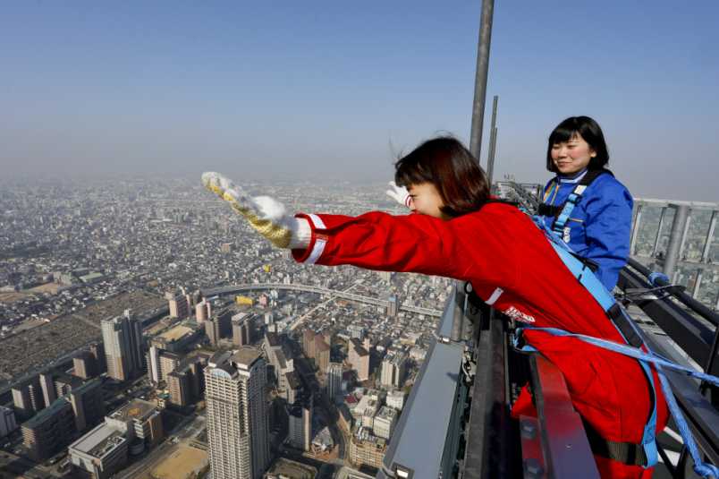 話題の新名所 地上300ｍの エッジ ザ ハルカス で空中散歩