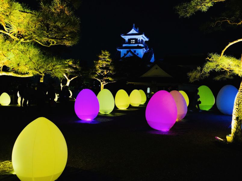 チームラボ×高知城」 期間限定！幻想的な光のアート空間を体験レポート