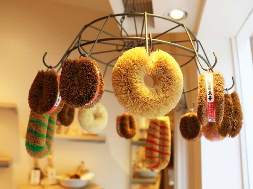 思わず二度見されちゃう?おもしろたわしグッズを「亀の子束子」専門店