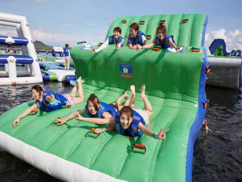 新登場の海上アスレチックも。ラグーナテンボスのプールが楽しすぎる