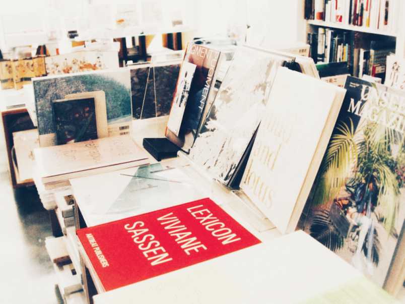 カメラ女子がときめく 写真集のラインナップがすごい恵比寿のおしゃれ書店 るるぶ More