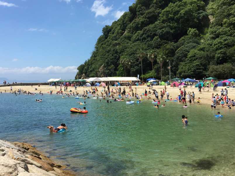 愛媛県のおすすめビーチ・海水浴場【2018年夏】|るるぶ&more. 愛媛県のおすすめビーチ・海水浴場【2018年夏】|るるぶ&more.