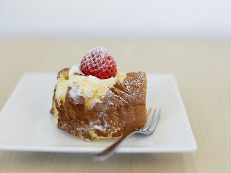 神戸を代表する「元町ケーキ」の、看板スイーツ“ざくろ”って知ってる？