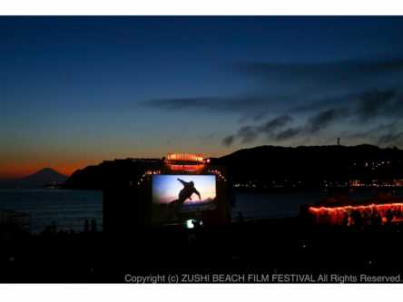 シーサイドに創りあげられる10日間だけの夢の空間「逗子海岸映画祭」が今年も開催！