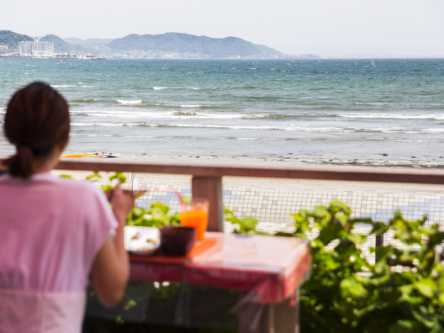鎌倉・長谷のオープンカフェ！海を眺めながらヴィーガンランチを召しあがれ