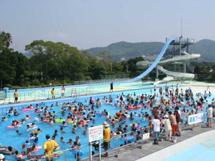 愛媛県のおすすめ屋外・屋内プール、2021年度の開催・中止は？