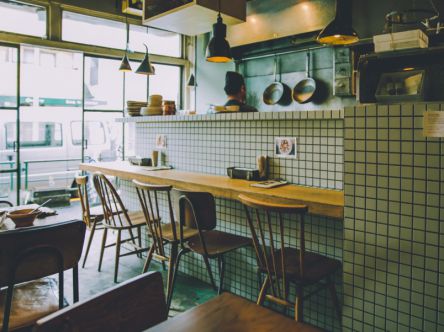 古道具と手仕事が魅力の空間で本場味が楽しめるカレー×カフェ【6151が撮るコーヒーのある風景vol.7】