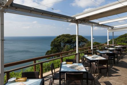 テラスで過ごす贅沢なひととき。休日に行きたい「江の島」の想像を裏切る絶景カフェ