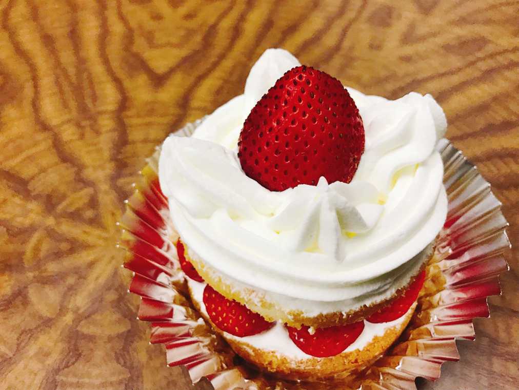 憧れのホールケーキひとり占め⁉「近江屋洋菓子店」のお手頃サイズショート|るるぶ&more. 憧れのホールケーキひとり占め⁉「近江屋洋菓子店」のお手頃サイズショート|るるぶ&more.