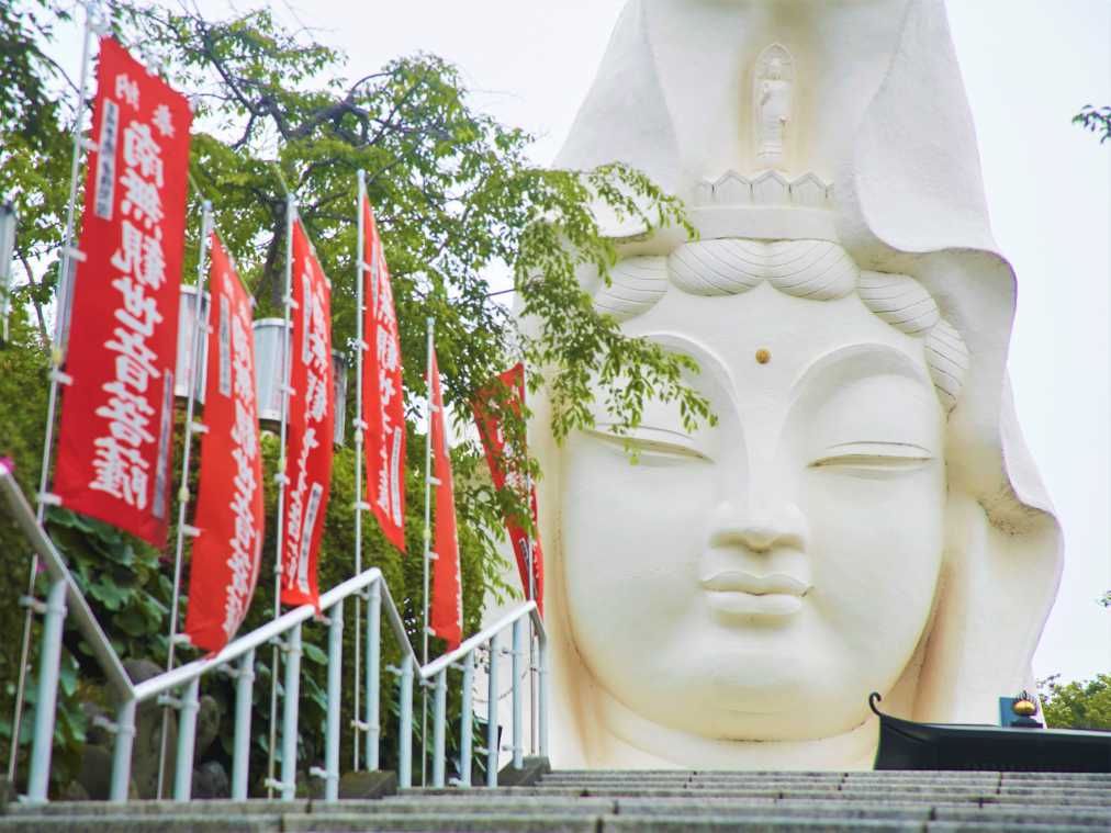 大船の山の上の巨大な観音様 ご利益を授かりに大船観音寺へ るるぶ More