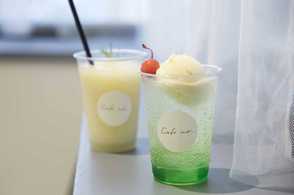 ゆずシェイク550円、メロンクリームソーダ550円