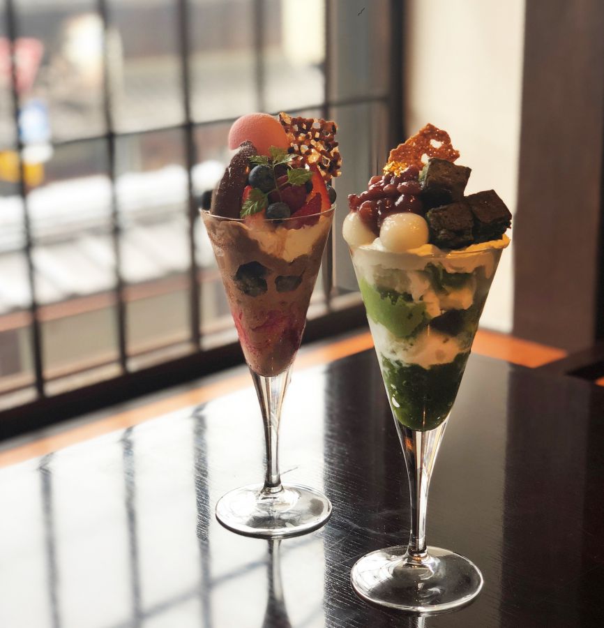 Chocolat Barイメージ(ショコラベリーパフェ(左)、京抹茶とショコラのパフェ(右)各1269円)