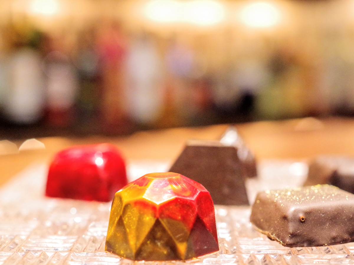 チョコ好きが唸る話題のチョコレートバー 芳醇な甘さに酔う熊本の夜 るるぶ More