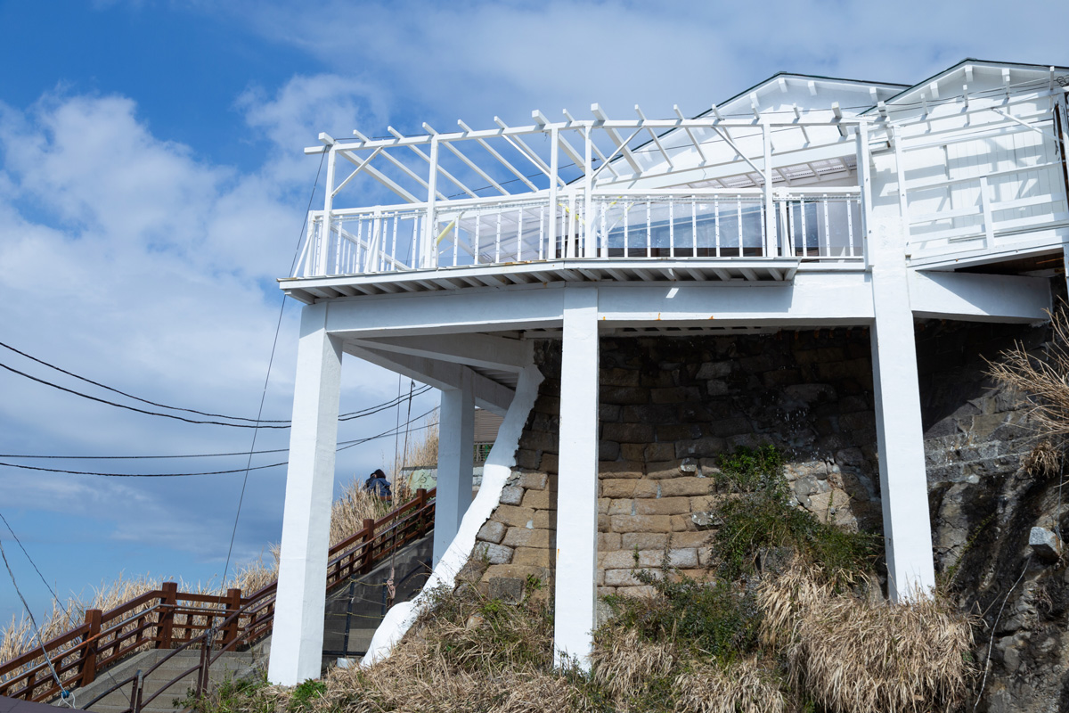 江の島no 1の絶景カフェでのけぞる美味しさのホットケーキを堪能 るるぶ More