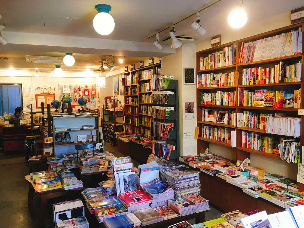 旅に出たくなる 旅行専門の本屋さんでわくわくが止まらない るるぶ More